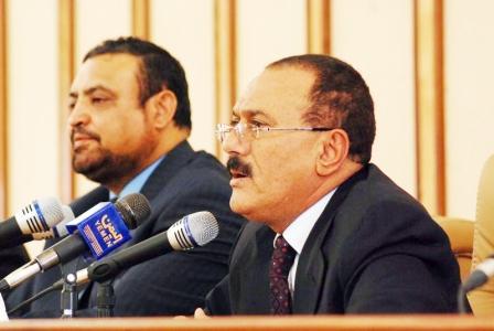 رئيس الجمهورية أثناء القاء كلمته في الملتقى الشبابي لأبناء مديريات ردفان أمس